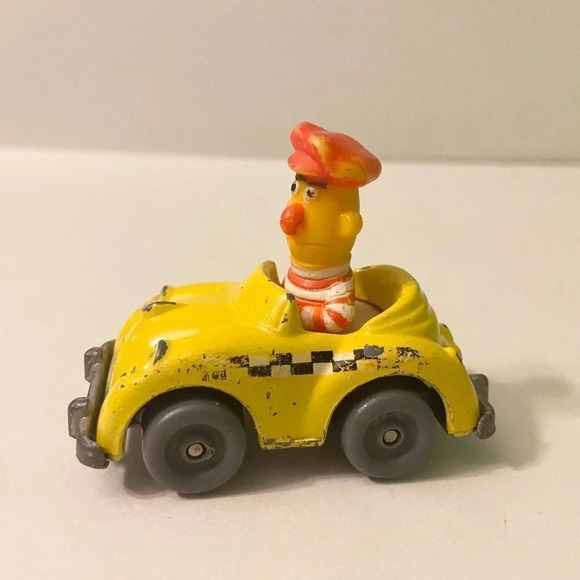 Vtg 1983 Sesame  Street Diecast Bert Taxi Big Bird Ernie Fire Truck PVC Figures - Picture 6 of 13